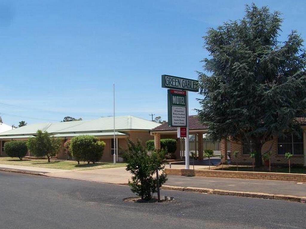 דובו Green Gables Motel מראה חיצוני תמונה