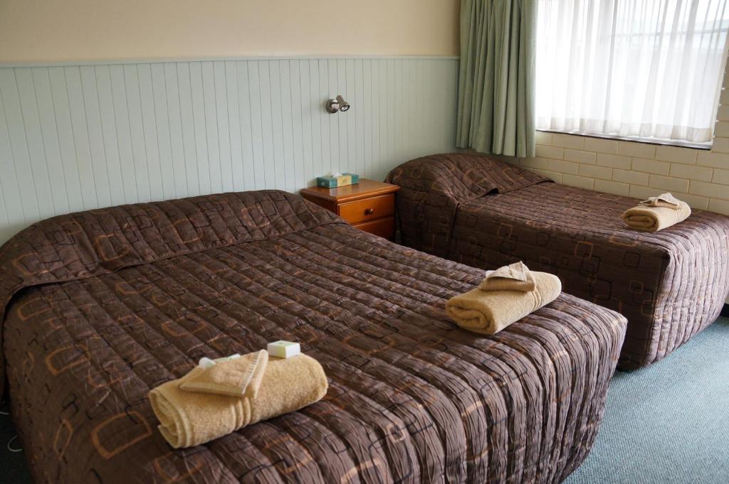 דובו Green Gables Motel מראה חיצוני תמונה