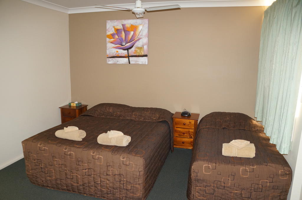 דובו Green Gables Motel מראה חיצוני תמונה