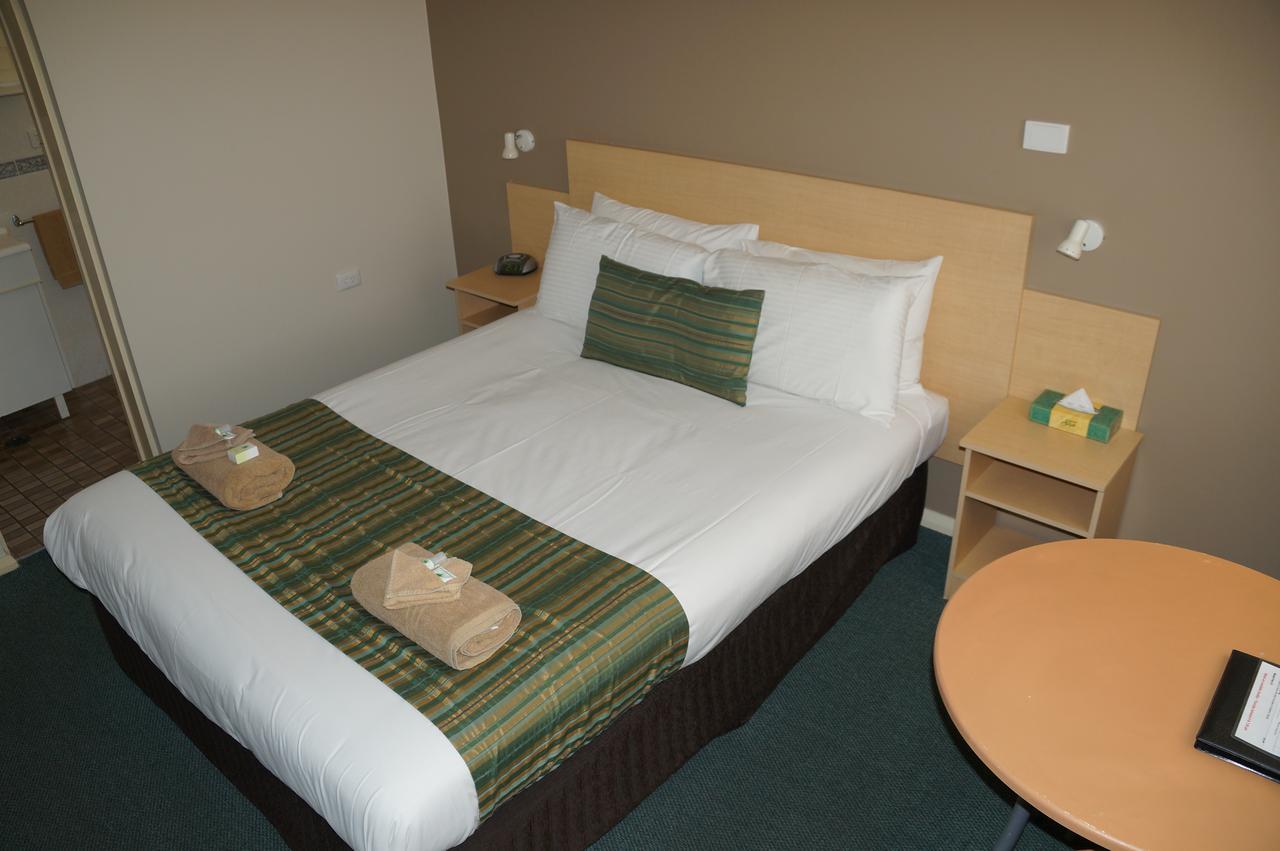 דובו Green Gables Motel מראה חיצוני תמונה