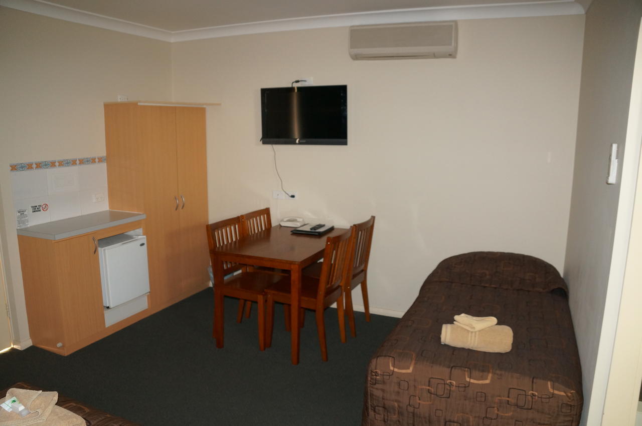 דובו Green Gables Motel מראה חיצוני תמונה