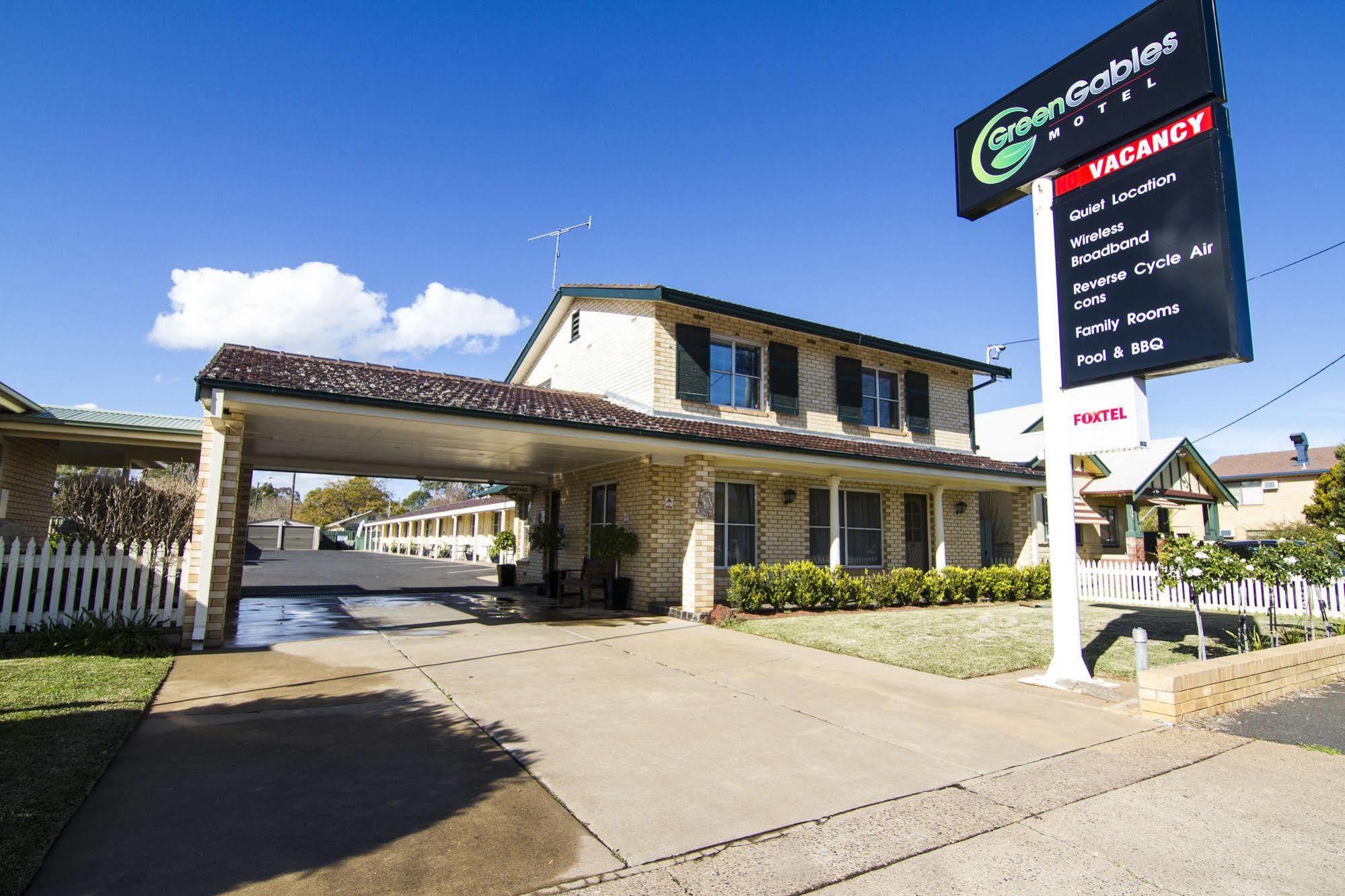 דובו Green Gables Motel מראה חיצוני תמונה