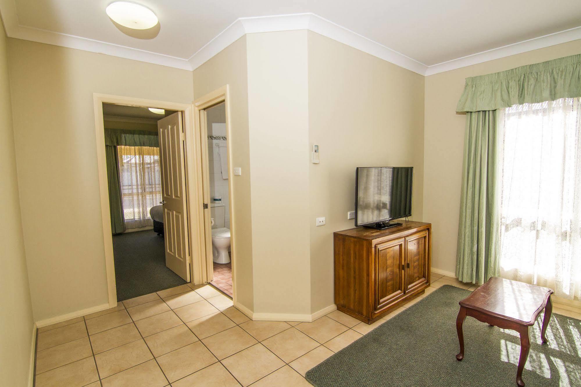 דובו Green Gables Motel מראה חיצוני תמונה