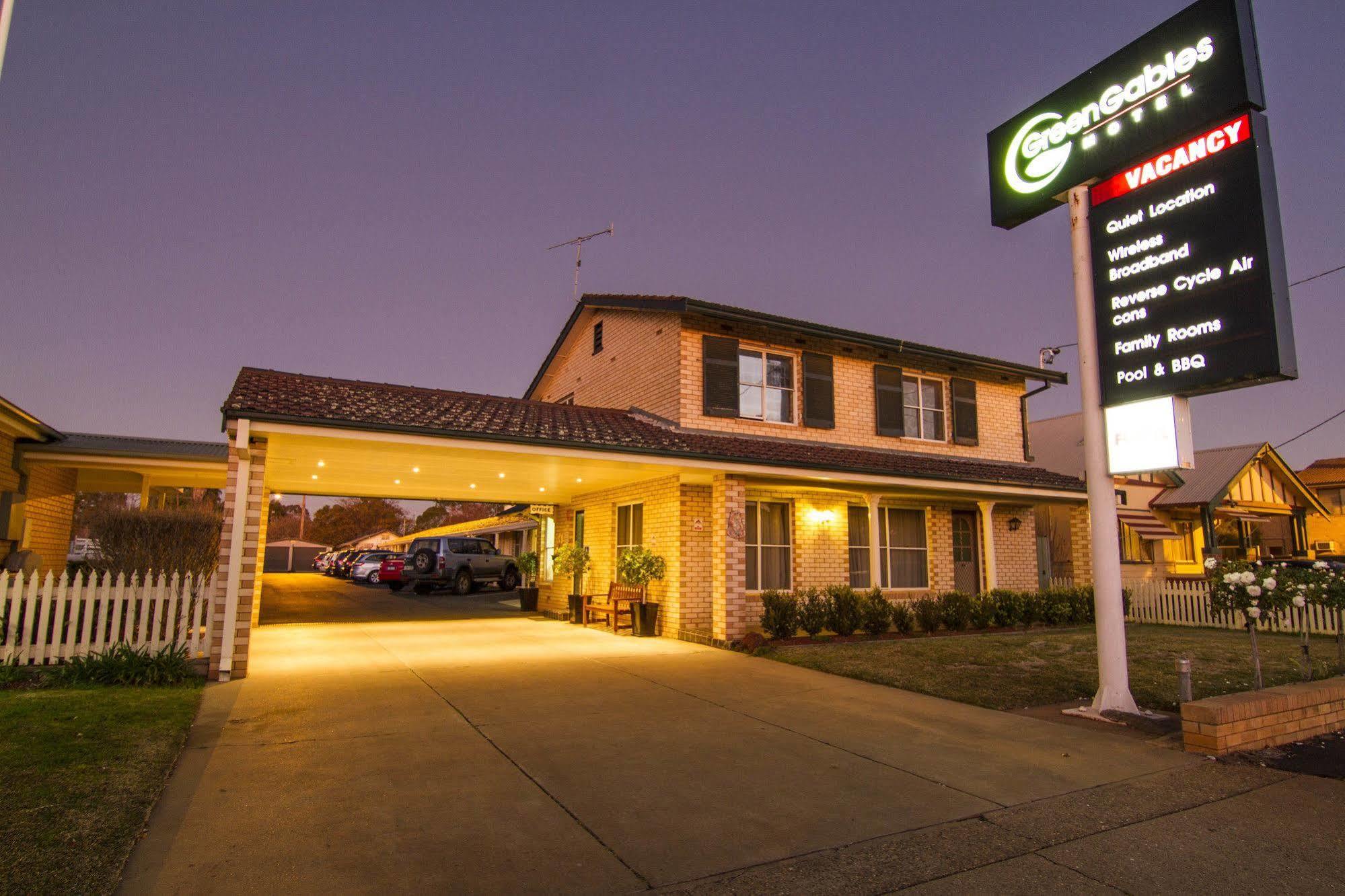 דובו Green Gables Motel מראה חיצוני תמונה