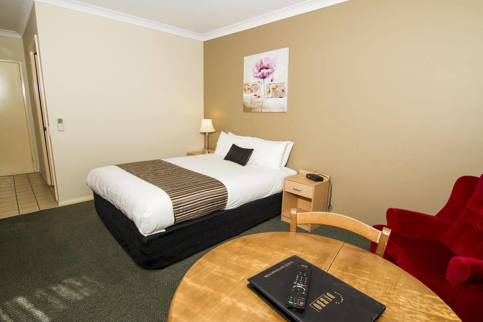 דובו Green Gables Motel מראה חיצוני תמונה
