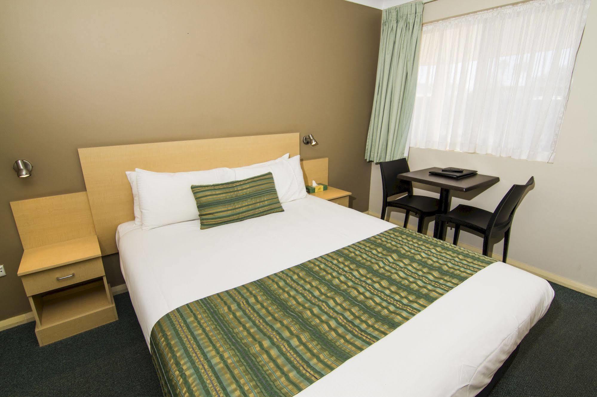 דובו Green Gables Motel מראה חיצוני תמונה