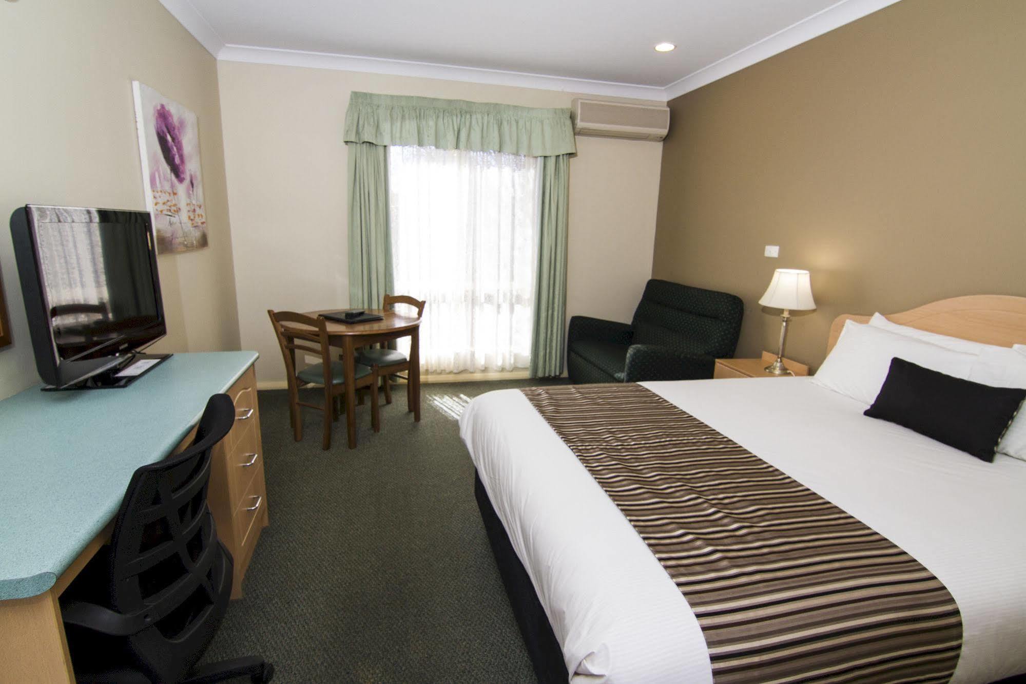 דובו Green Gables Motel מראה חיצוני תמונה